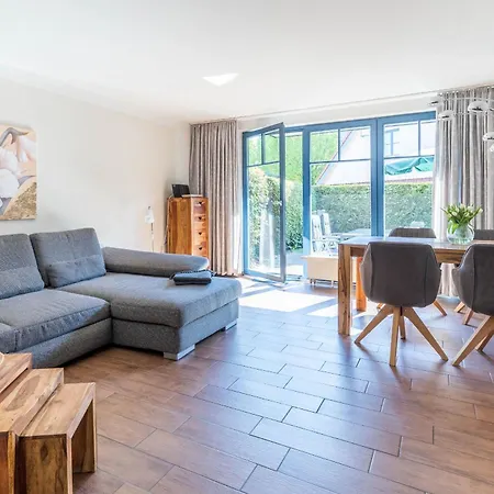 Papillon 8-3 Auszeit شقة